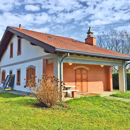 Villa Lake